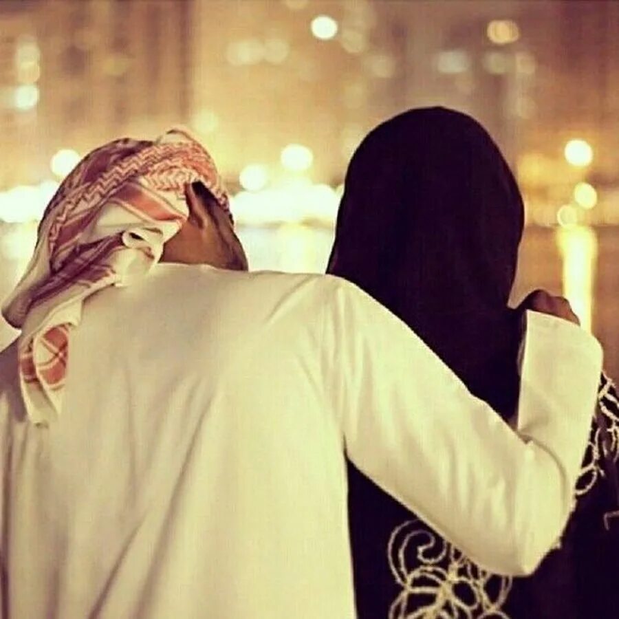 Мусульманские пары картинки. Мусульманка с мужем. Мусульманин и мусульманка. Мусульманская любовь. Мусульманка с парнем.