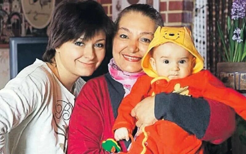 Дети бурляева. Дети бурляева. Дети бурляева. Дети бурляева. Дети натальи бондарчук и бурляева.