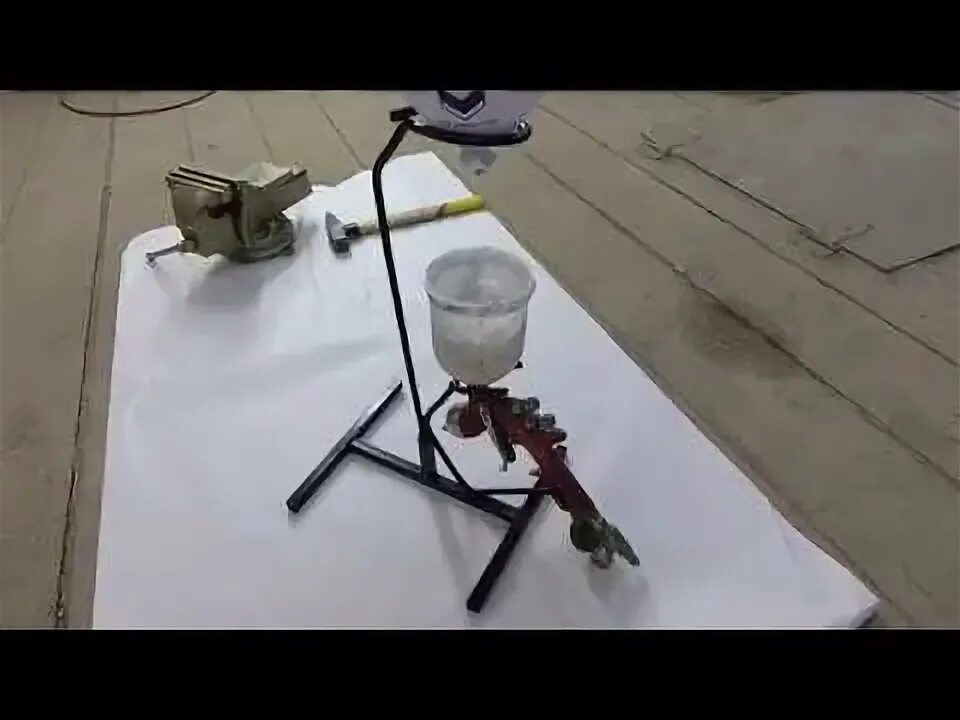 Держатель краскопульта под саморезы (крючок) красный