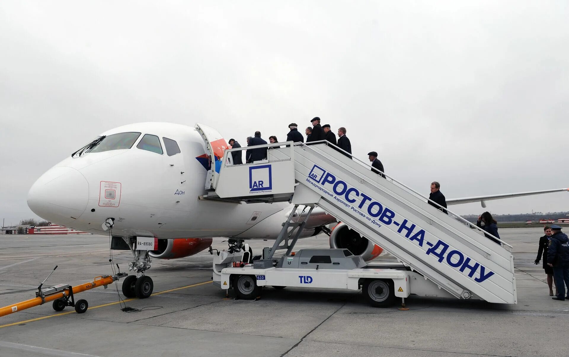 Прямые авиа. A320 ural airlines кольцово. Прямые авиа. Крым с самолета. Азимут авиакомпания суперджет 100.