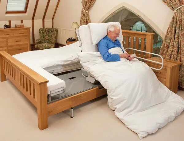 Кровать для пожилых. Кровати для лежачих пожилых людей. Кровать высокая для пожилых. Как помыть лежачего больного в кровати