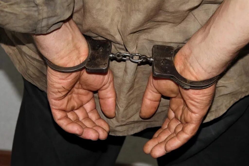 Задержан по подозрению в совершении. Задержание пенсионера в магазине.
