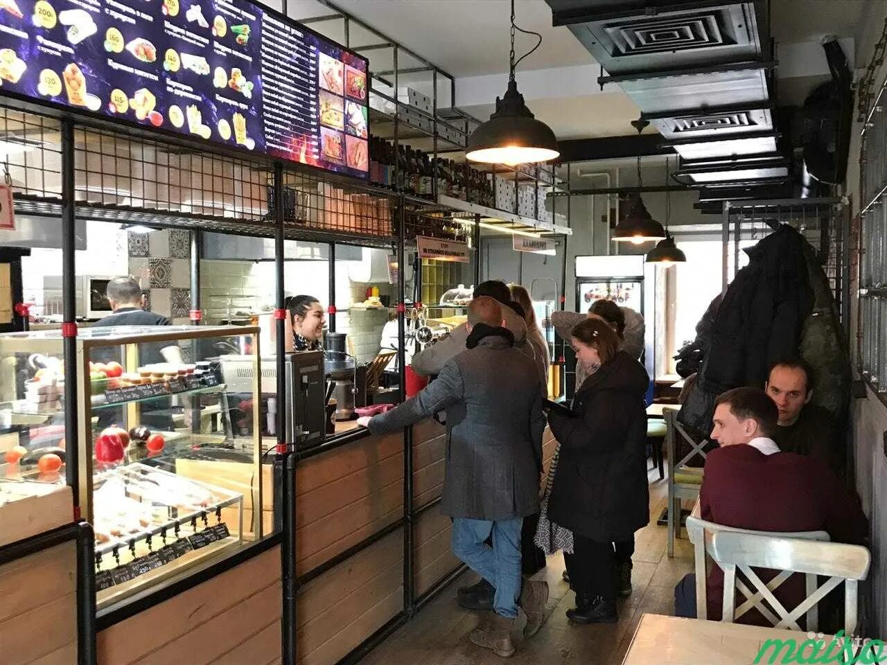 Кафе бистро. Интерьер маленького кафе. Зонирование бистро. Круглосуточное кафе. Кафе бистро москва.