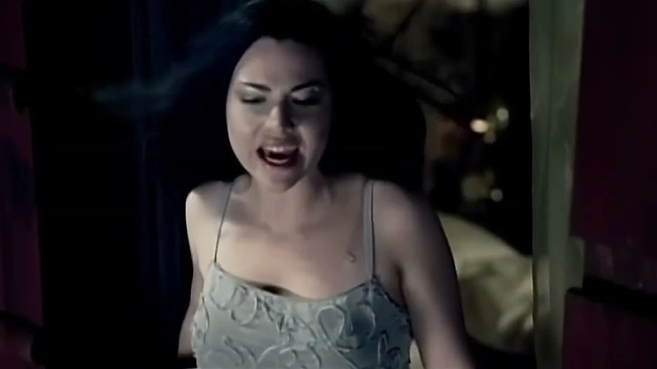Бринг ми ту лайф слушать. Amy Lee Evanescence 2003. Amy Lee Evanescence 2003 bring me. Эми ли Evanescence bring me to Life.
