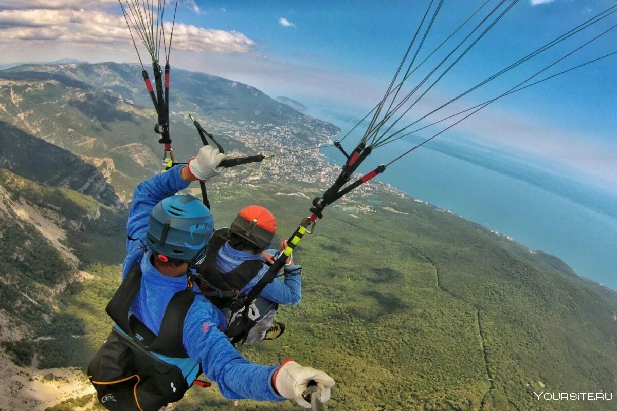 Полет с инструктором. Полет на параплане красная поляна. Полет на параплане для двоих. Полет на парашюте. Инструктор параплан.
