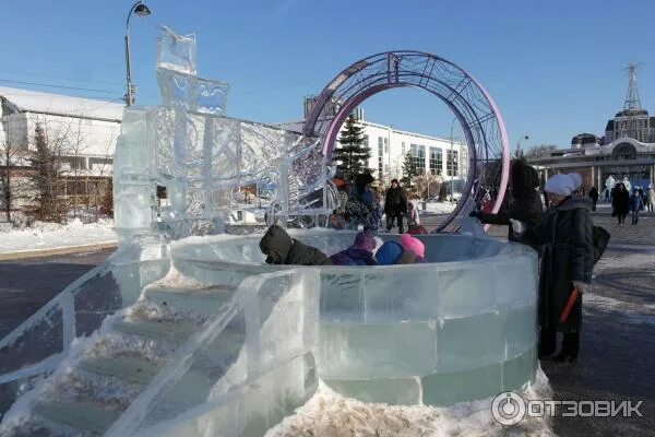 Ледяные тюмень. Ледовый городок тюмень. ледяные аттракционы. ледяная чаша ледяной городок. ледяная чаша аттракцион.