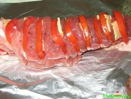 Карбонат свиной с помидорами и сыром
