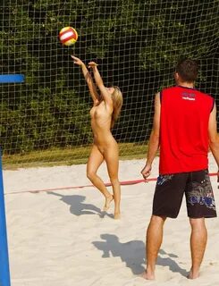 Anal sur la cour de tennis Amir Adar 