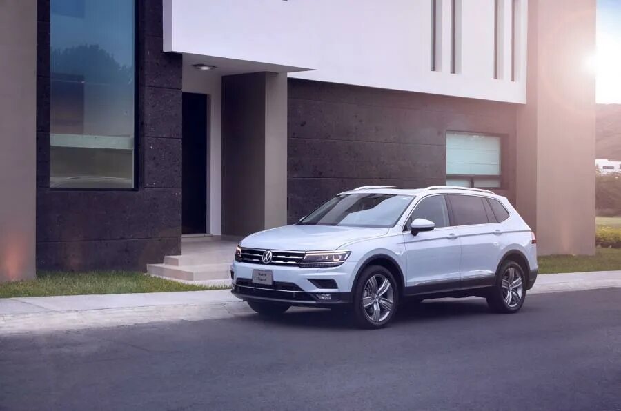 Volkswagen tiguan годы выпуска. Фольксваген Тигуан 2017 года. VW Tiguan 2017 Revo. Gateway Tiguan 2017. Колесная баз Тигуан 2017.