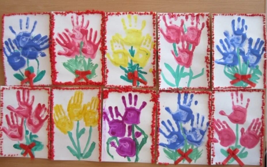 Аппликация подарок маме в младшей группе. Аппликация ко дню воспитателя. День матери во второй младшей группе. День воспитателя во второй младшей. Подарок маме средняя группа.