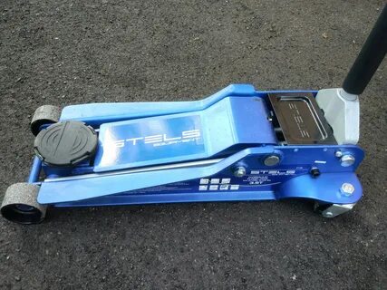 Домкрат stels гидравлический подкатной 51136 low