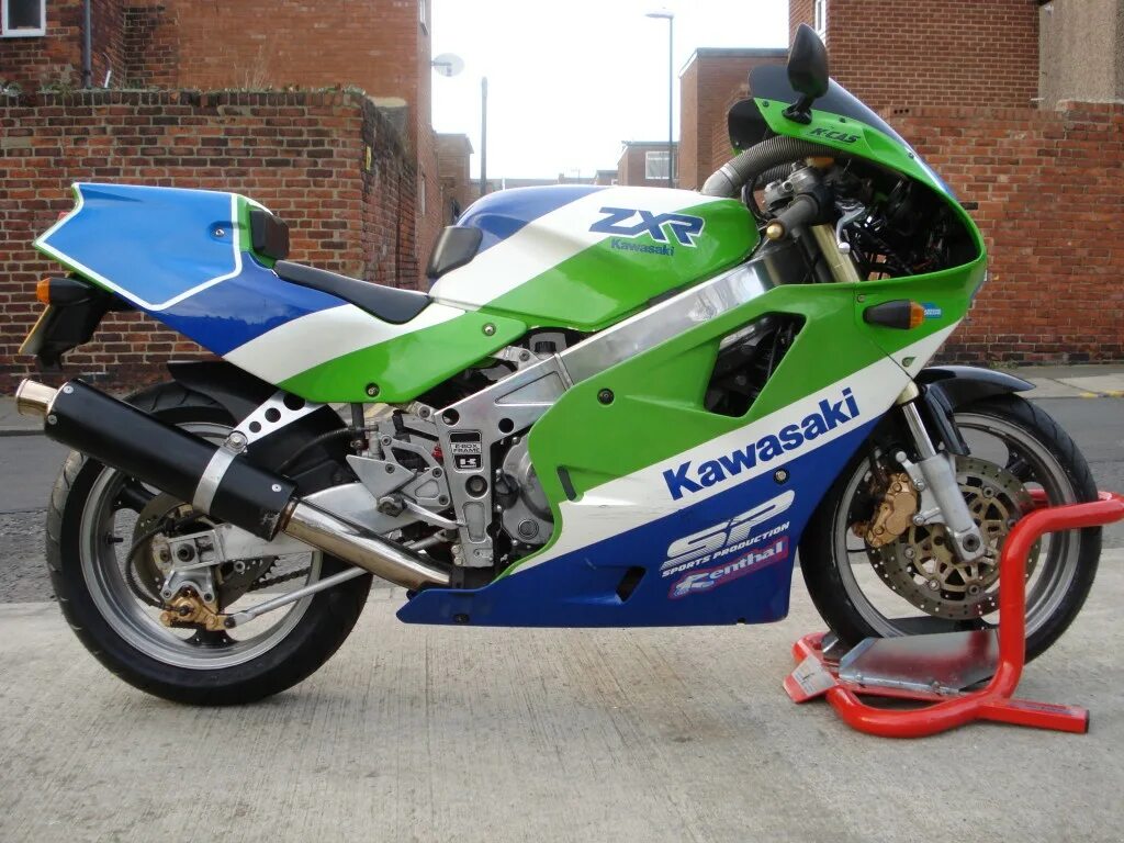 Кавасаки 400 характеристика. Kawasaki zx400r. kawasaki zxr 400 ninja. kawasaki ninja zxr 400 r. кавасаки zxr 400 1990.