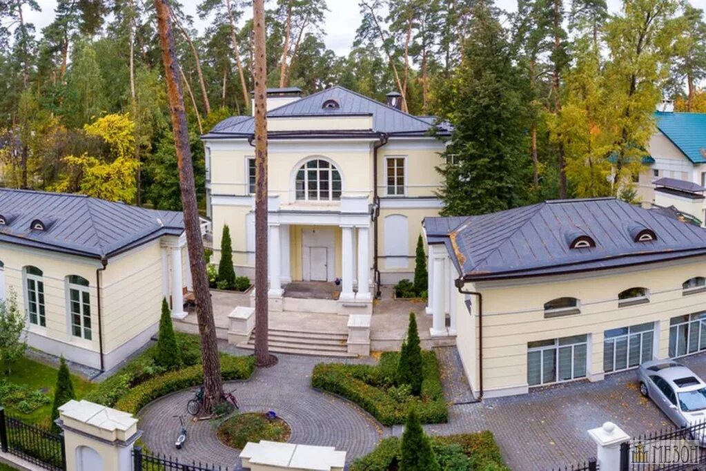 Дачные поселки красногорска. Дачные поселки красногорска. Поселок дачная поляна. Николина гора коттеджный поселок. Сосновый бор подмосковье коттеджный.