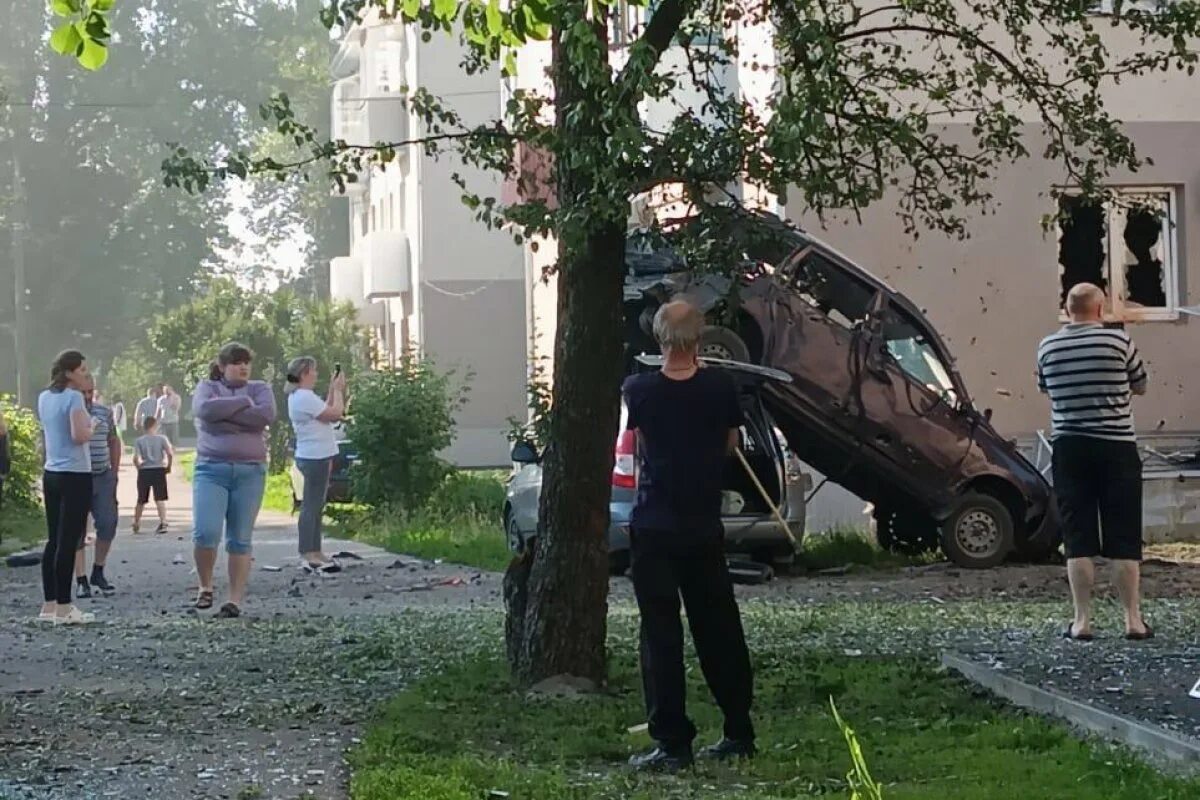Обстрел завода в шебекино. Белгород после обстрела. Обстрел 19 белгороде. Обстрел белгорода на улице маяковского. Обстрел 19 белгороде.