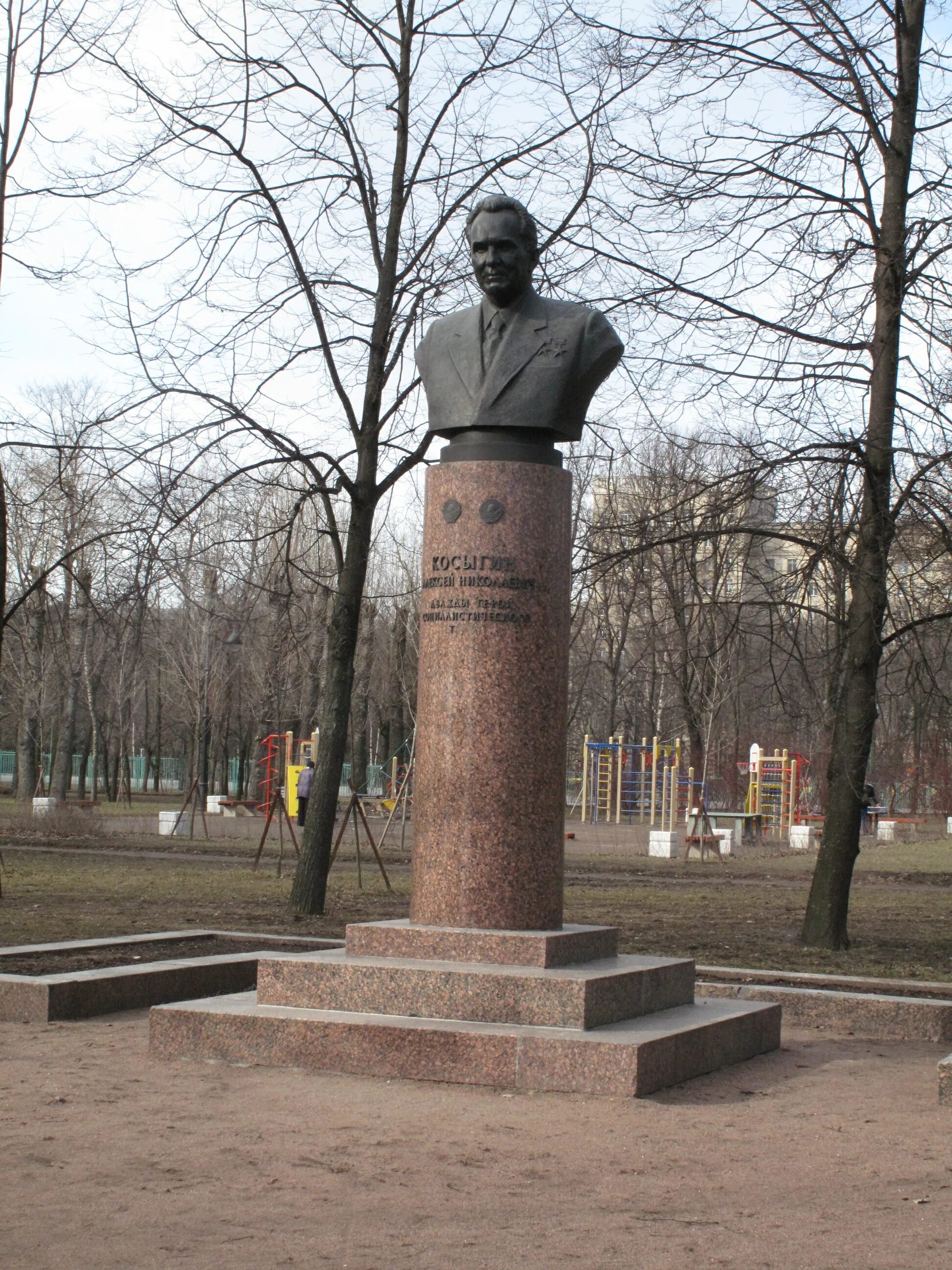 Московский парк победы санкт петербург аллея героев. Санкт-Петербург аллея героев Московский парк Победы. Памятник Жукову парк Победы Санкт-Петербург. Памятник Жукову в парке Победы СПБ. Бюст Косыгина на аллее героев в Московском парке.