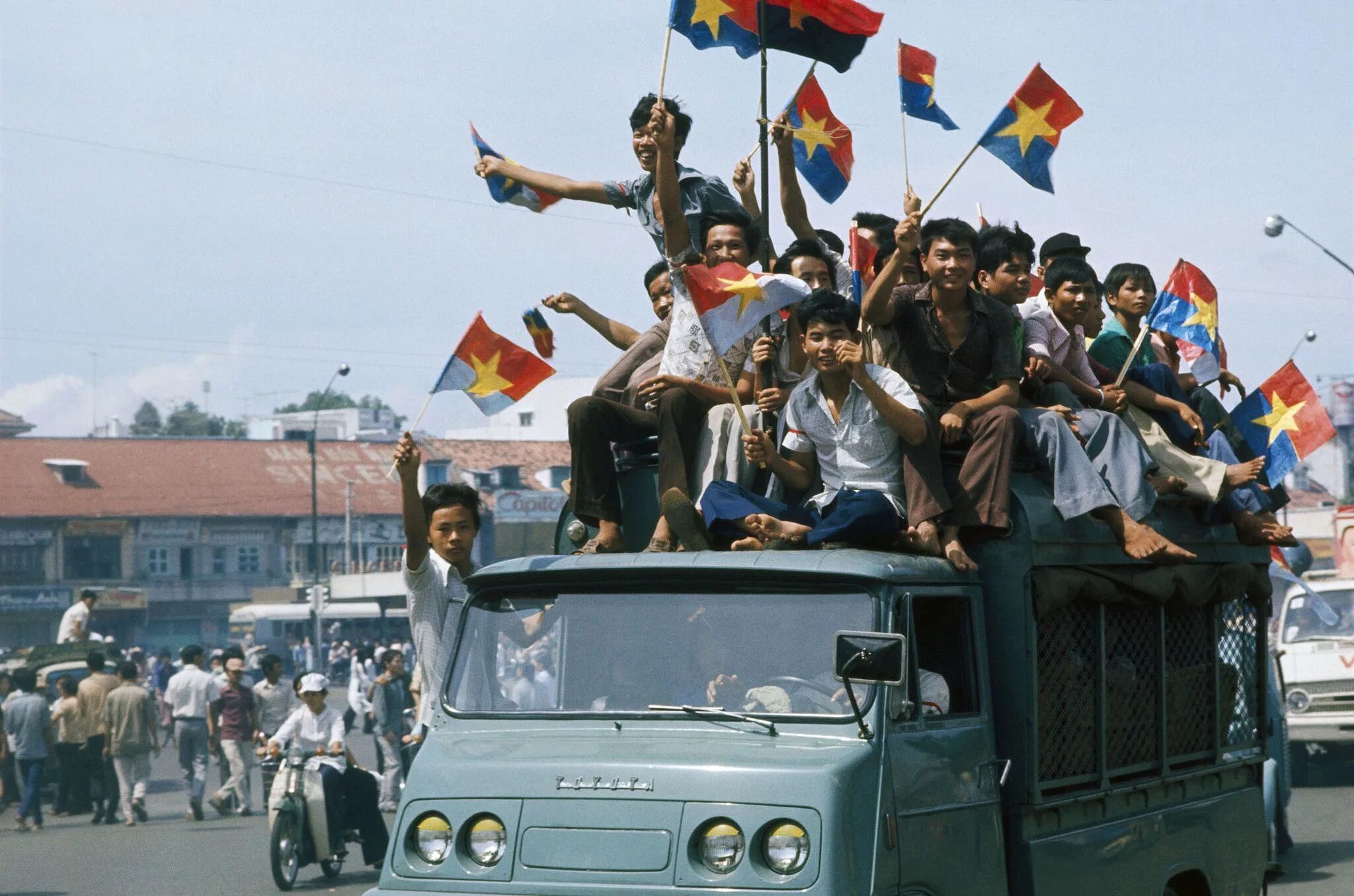 30 апреля 2012. Сайгон 30 апреля 1975. освобождение сайгона 1975.