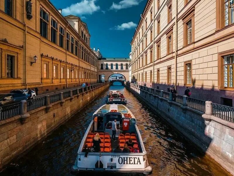 Кораблики спб цена. Теплоходная прогулка Санкт-Петербург Северная Венеция. Реки и каналы СПБ. Санкт-Петербург набережная реки Фонтанки прогулки по рекам и каналам. Экскурсии на кораблике в Санкт-Петербурге.