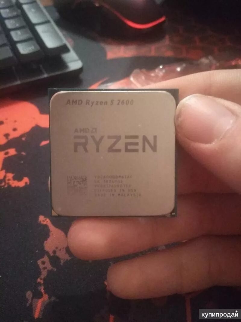 Amd ryzen 5 2600 цена. Ryzen 5 2600. Процессор АМД 5 2600. Ryzen 5 2600 ножки. Погнутые ножки процессора AMD Ryzen.