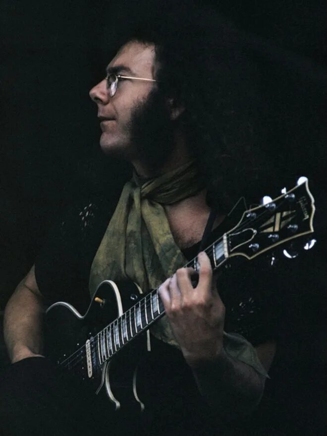 Robert fripp. Фрипп кинг кримсон. robert fripp 1969.