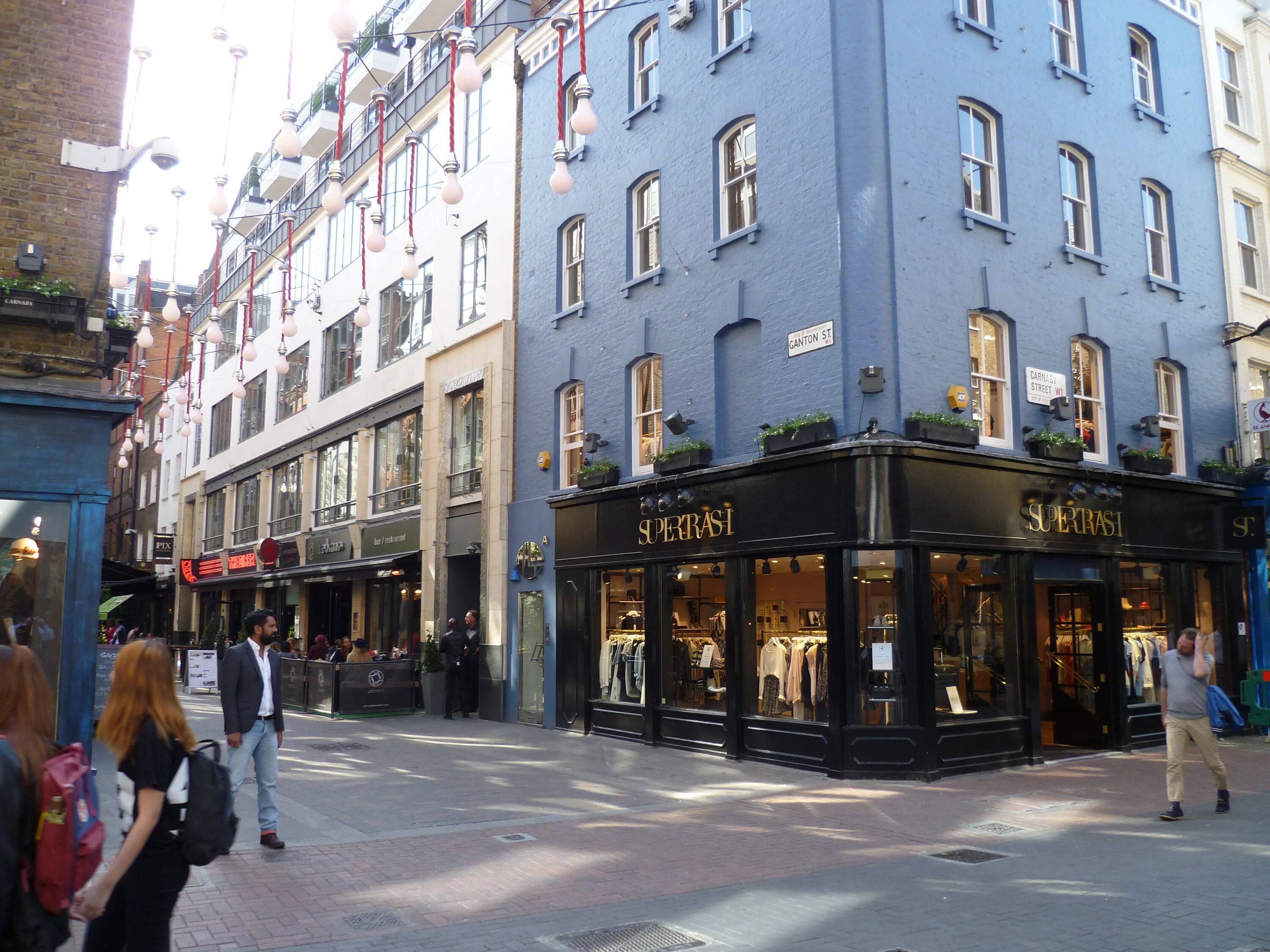 Карнаби стрит Лондон. Street Corner. Район Carnaby London вывески. Домики Carnaby. Tejon street corner