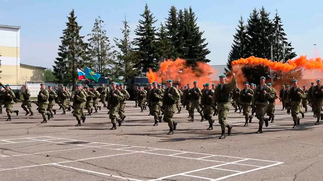 Взвод найден. ВДВ на параде. Десантники на параде Победы. Построение ВДВ парад.