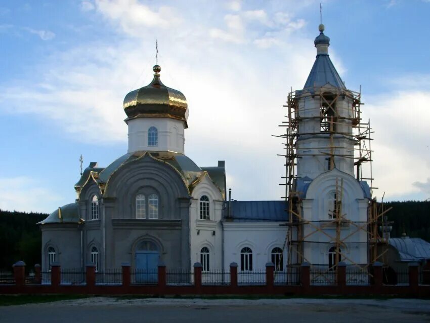 Храм заречный свердловская область. Церковь архангела михаила нижнее село. Церковь бориса и глеба екатеринбург. Деревянный храм екатеринбурга. Город екатеринбург село косулино храм.