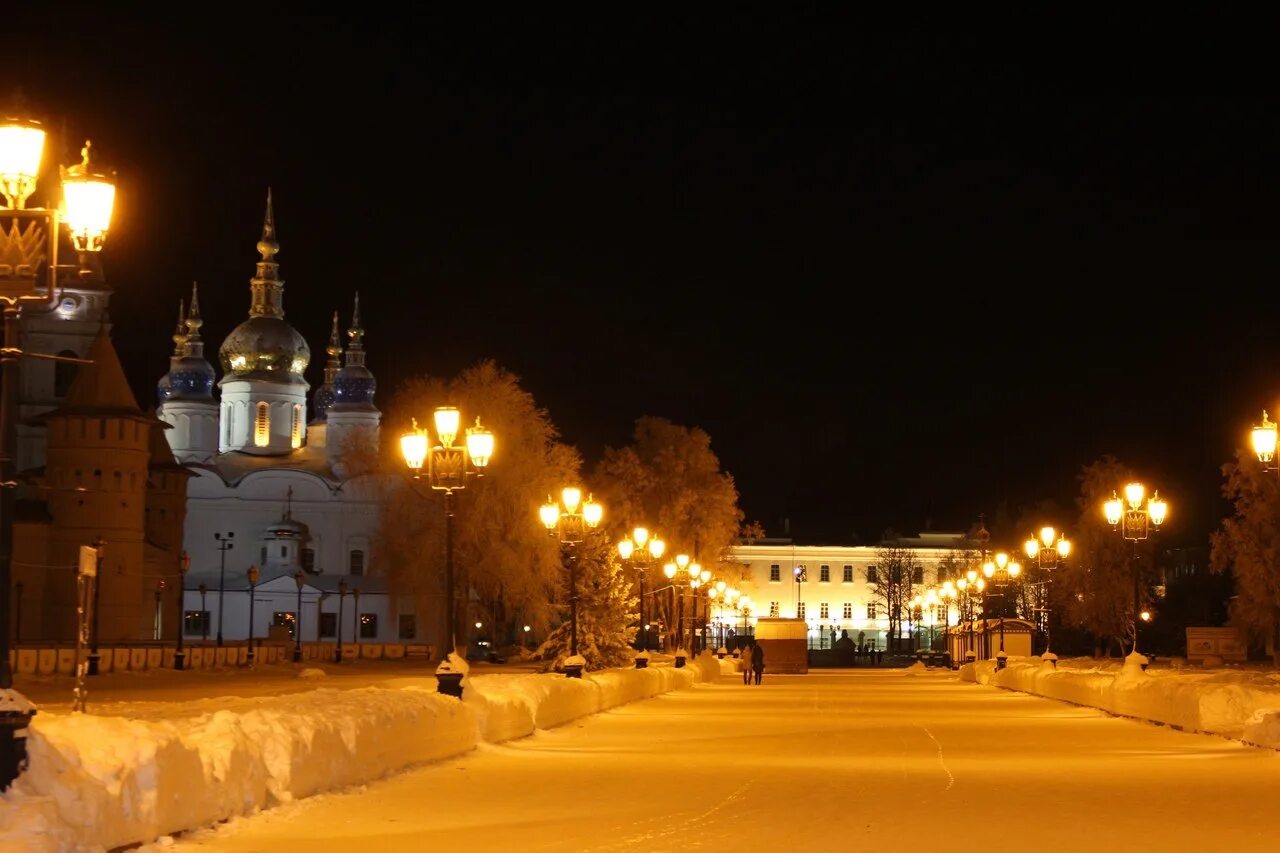 Новогодняя ночь тобольск. Ночной тобольский кремль зимой. ночной зимний тобольск. тобольск ночью зима. тобольск зима 2025 год.