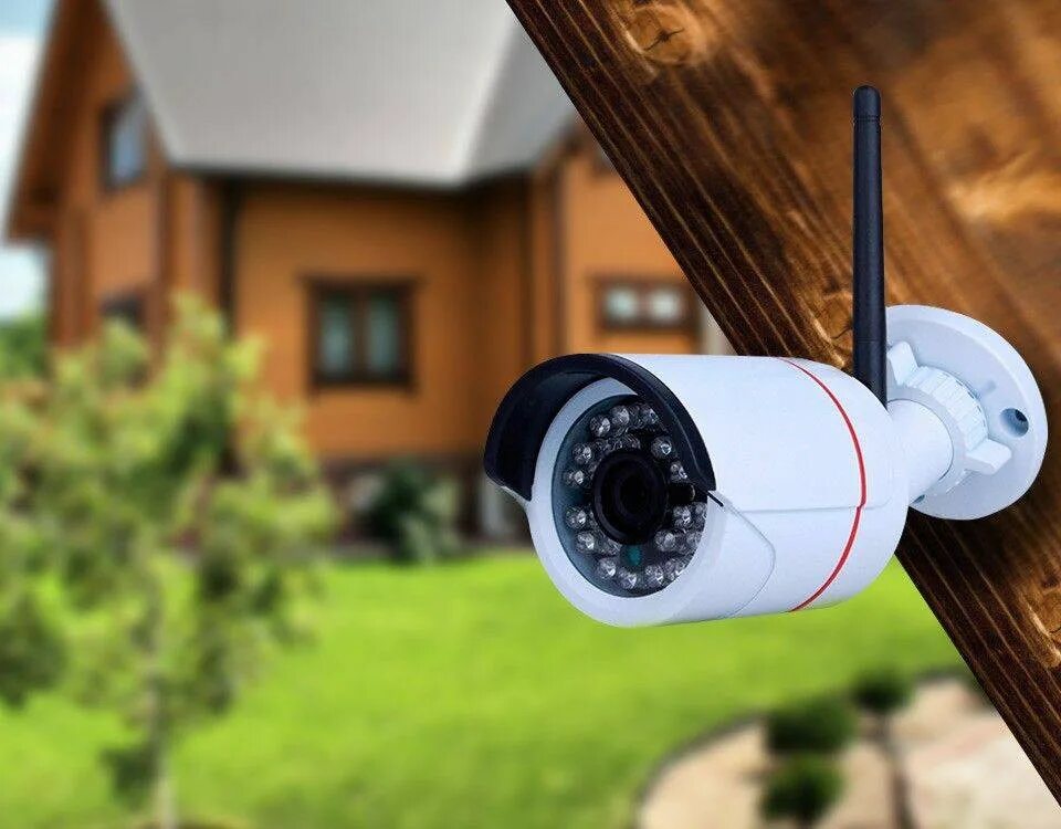 Видеонаблюдение. Видеонаблюдение на даче. Видеонаблюдение в частном доме. Камера видеонаблюдения.