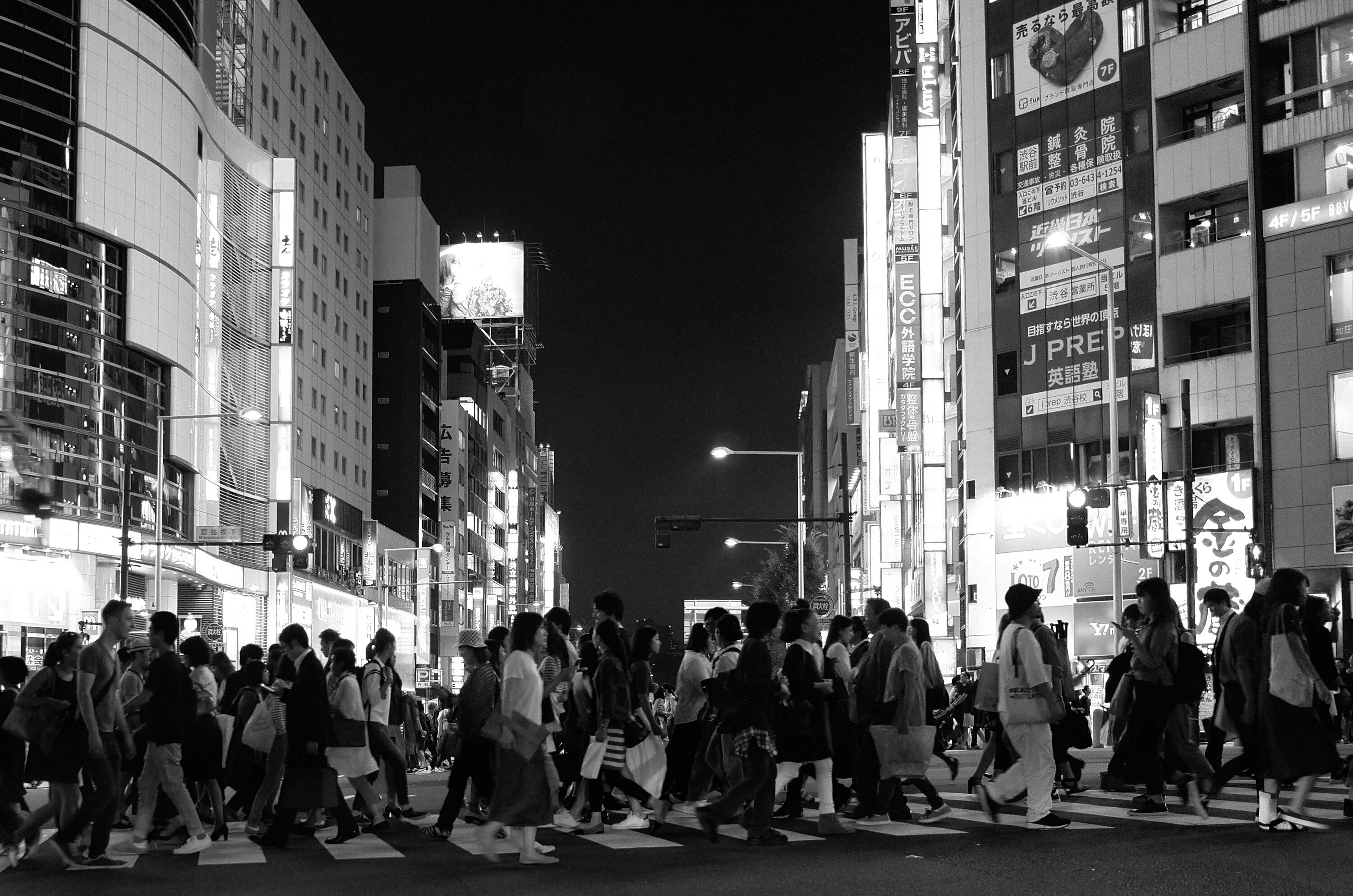 Играть в черно белый японский. Япония Мегаполис Токио. Токио перекресток. Черно белый Токио. Япония чб.