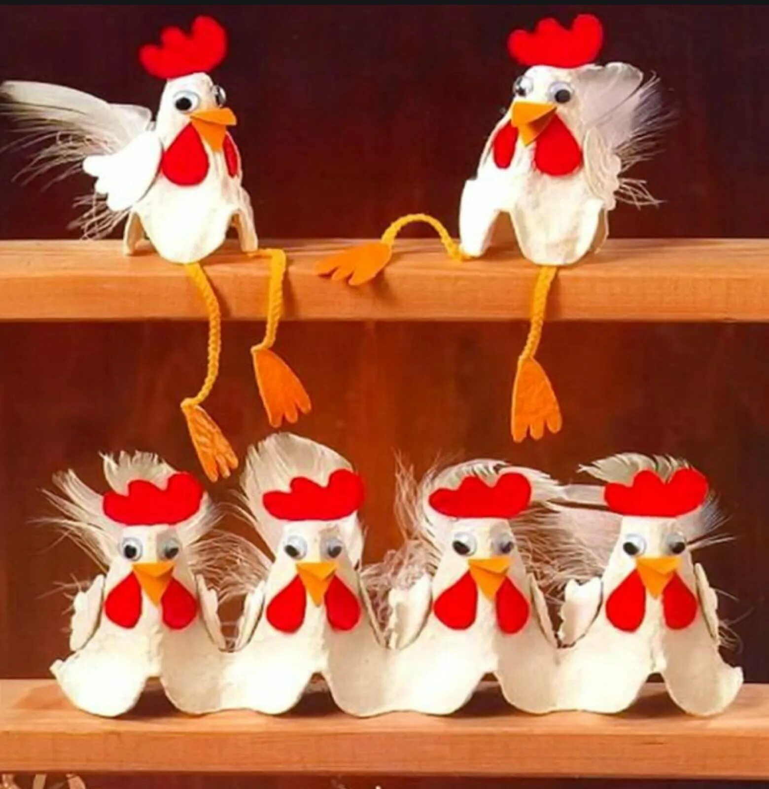 Поделки из яичных лотков своими руками. Поделка из лотка для яиц. Подделка из яичных до ков. Поделки из яичных лотков. Поделки из яичной упаковки для детей.