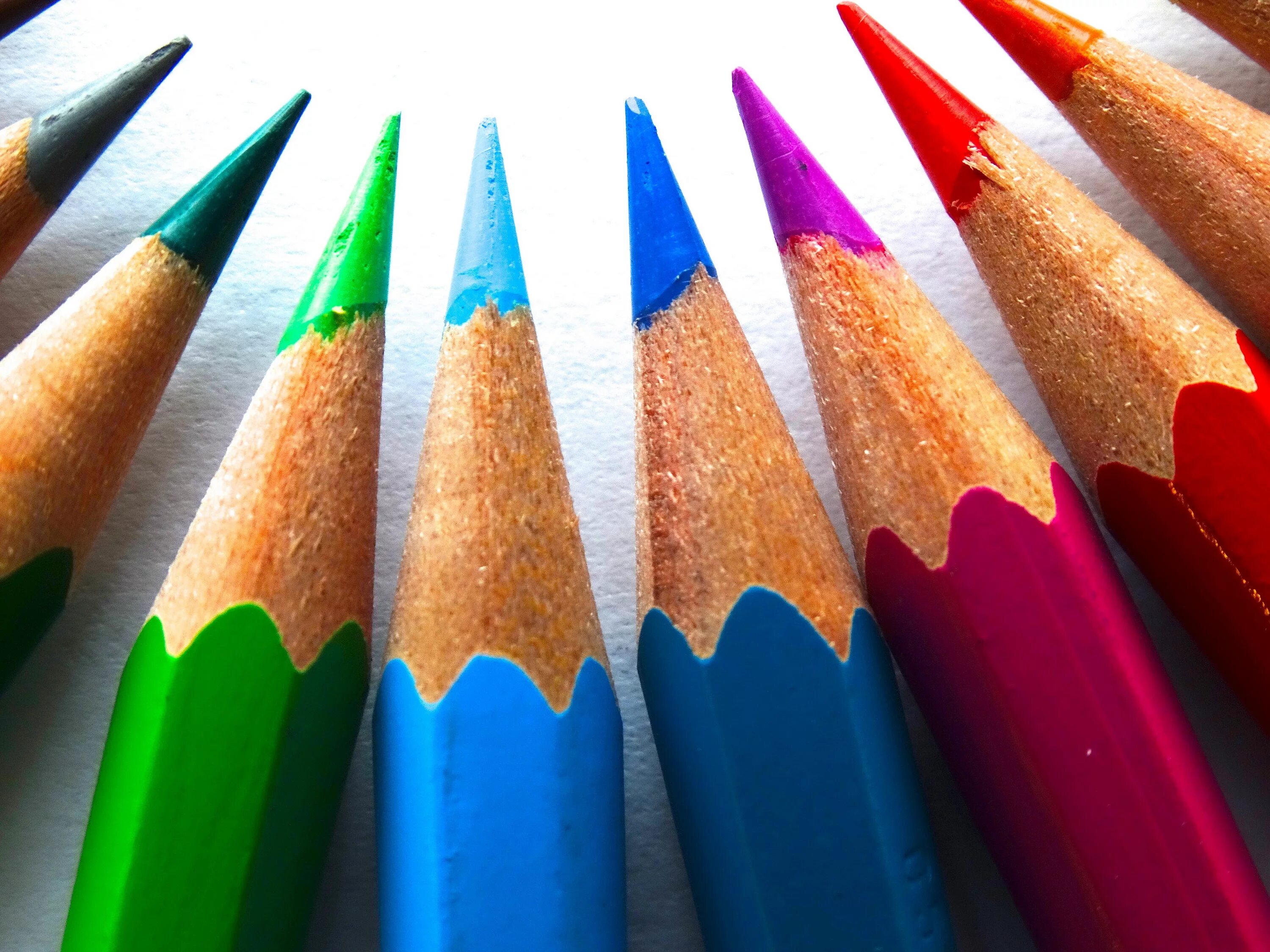 Pencils brushes. Карандаши цветные. Карандаши и краски. Краски Кисточки карандаши. Цветные карандаши и Кисточки.