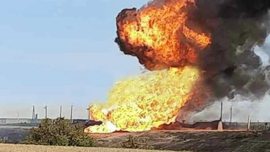Горел газопровод. Взрыв магистрального газопровода. Взрыв газовой трубы в Саратовской области.
