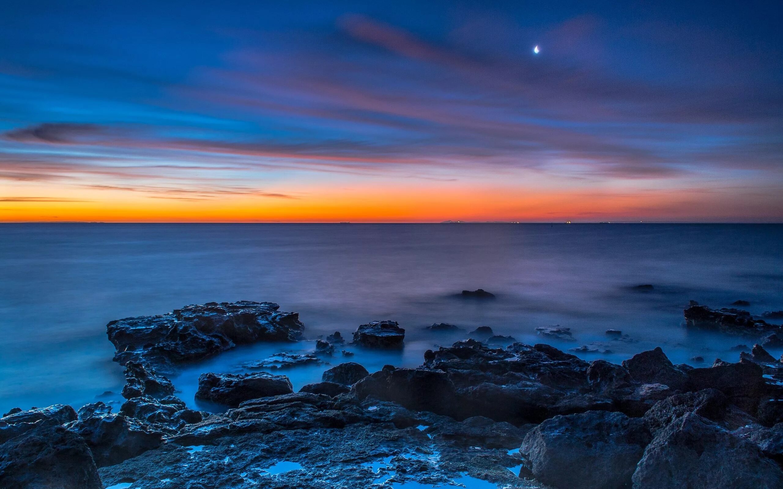 Море лун песни. Луна и море. Ночной океан. Ночное море. Лунная соната.
