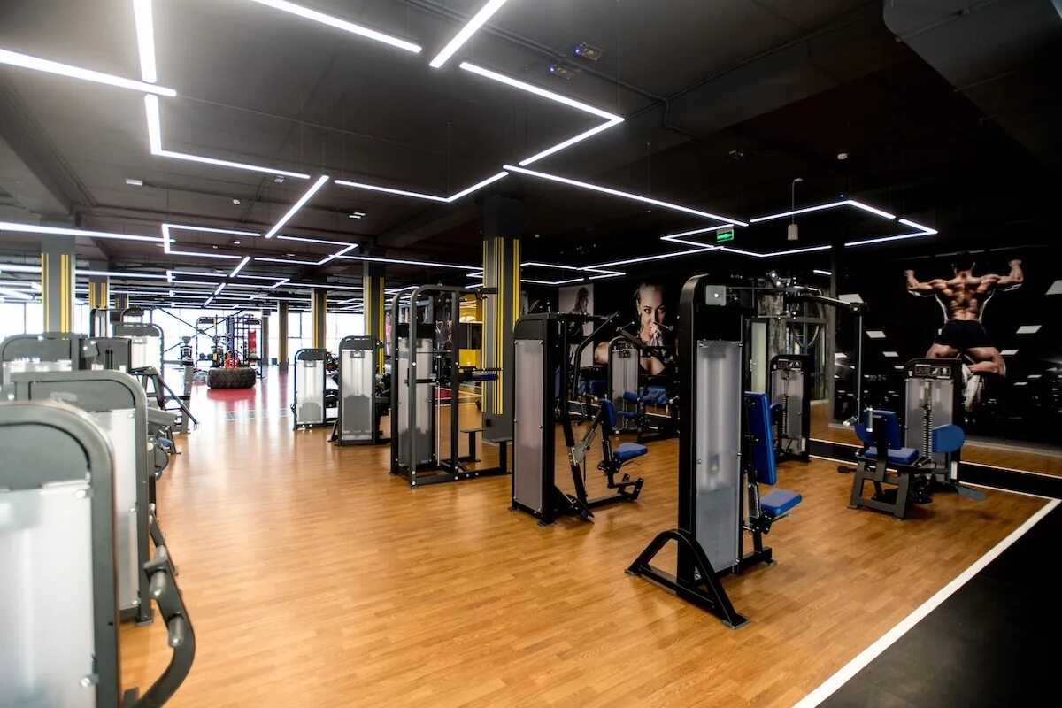 Олимп кашириных. Олимп челябинск фитнес. Спортзал олимп челябинск. Фитнес центр олимп челябинск. Олимп тренажерный зал челябинск.