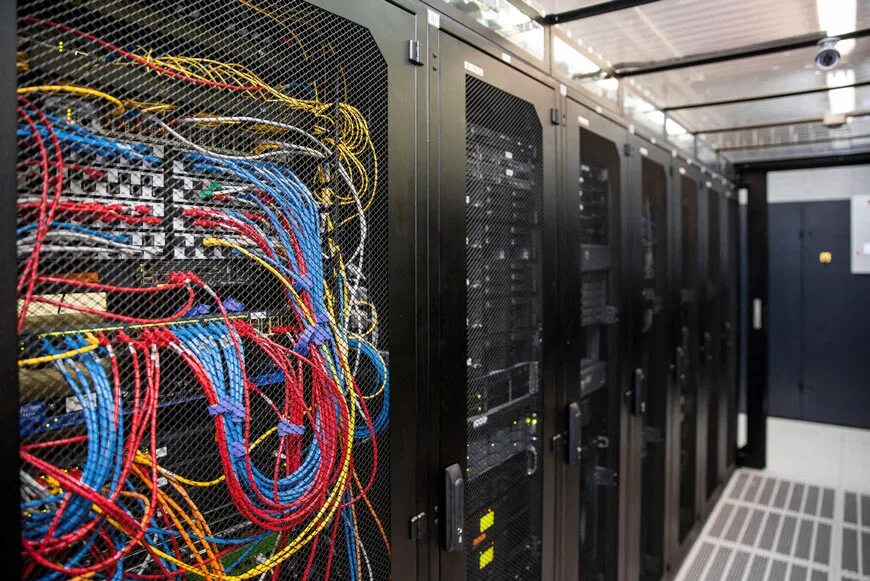 Стойка дата центра. Стойки для серверов. 3data цод. Серверный шкаф витуха цод. Дата центр серверов цод.