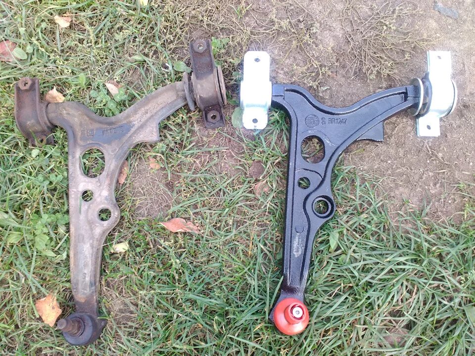 Рычаги передней подвески фольксваген пассат. Нижний рычаг хундай h1. Передняя балка ауди 100. Тойота королла 110 передний рычаг. Рычаг передний mazda cx5.