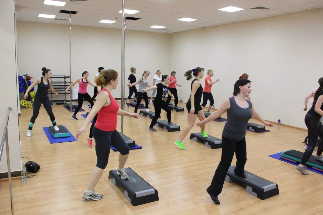 Green fitness club лобня. Центральная 22а дубна. Дубно фитнес клуб. Фитнес дубна. Iron fitness дубна.