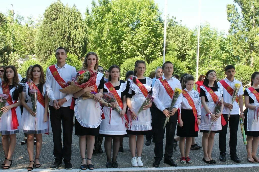 Тут избербаш. 10 школа избербаш. мкоу сош номер 10 город избербаш. школа 1 избербаш 2025. сайт сош номер 2 города избербаш.