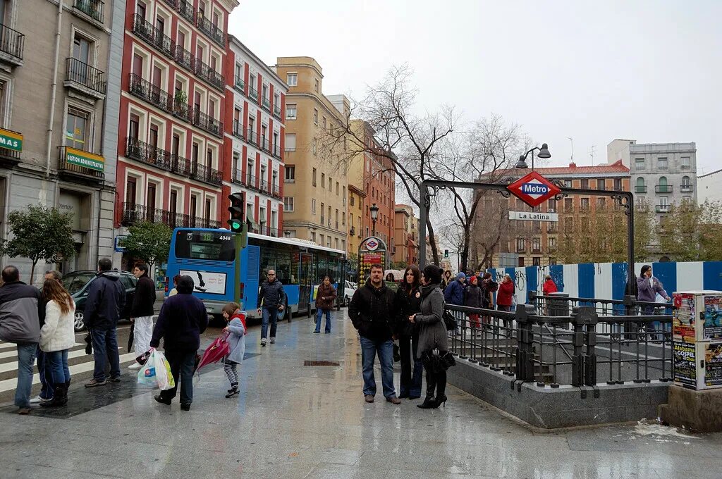 Мадрид улицы. Мадрид люди на улице. Мадрид улицы города. Madrid улицы. Мадрид погода сегодня