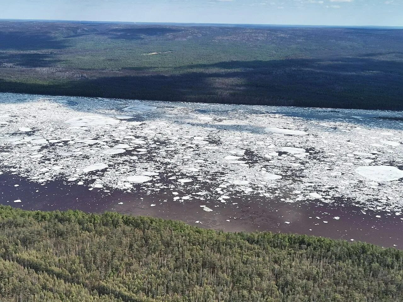 Октемцы якутия. Якутии, в верховьях реки вилюй. Уровень на лене. Ледовая обстановка на реке лена сегодня. Ледоход на лене 2023.
