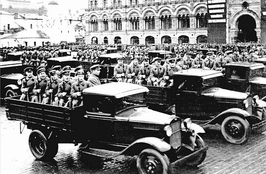 Парад в сорок первом. Грузовик полуторка ГАЗ-АА. ГАЗ АА 1941. Советский грузовик ГАЗ-АА полуторка.