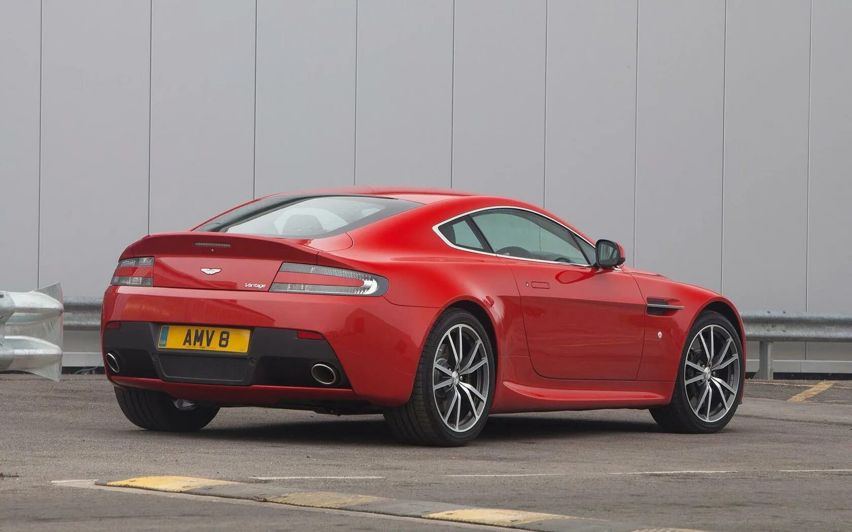 Aston martin v8 vantage. Aston Martin Vantage 2012. Aston Martin v8 Vantage 007. Aston Martin v8 Vantage 2004.