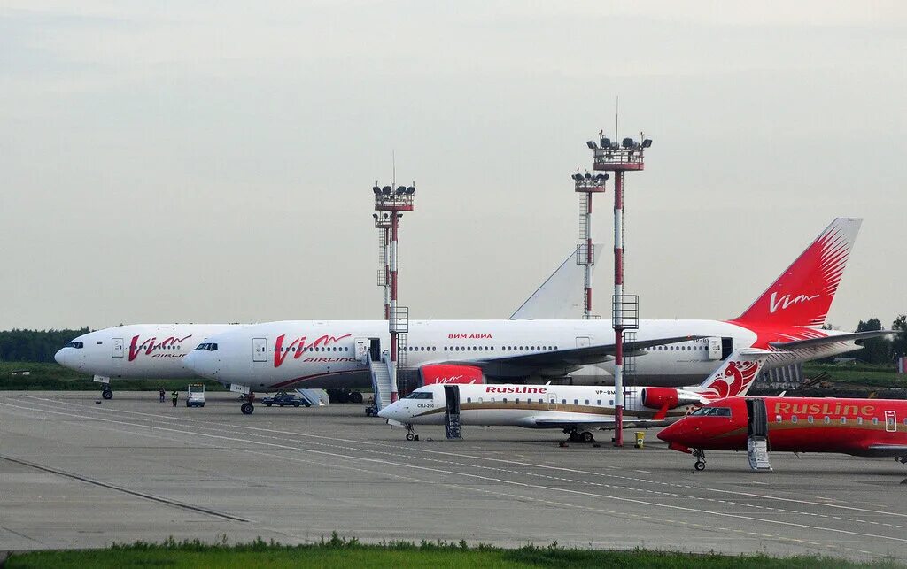 Ред Вингс 777-200. Боинг 777 200 er ред Вингс. Боинг 777 Red Wings. Самолеты Red Wings Boeing 777. Red wings boeing 777