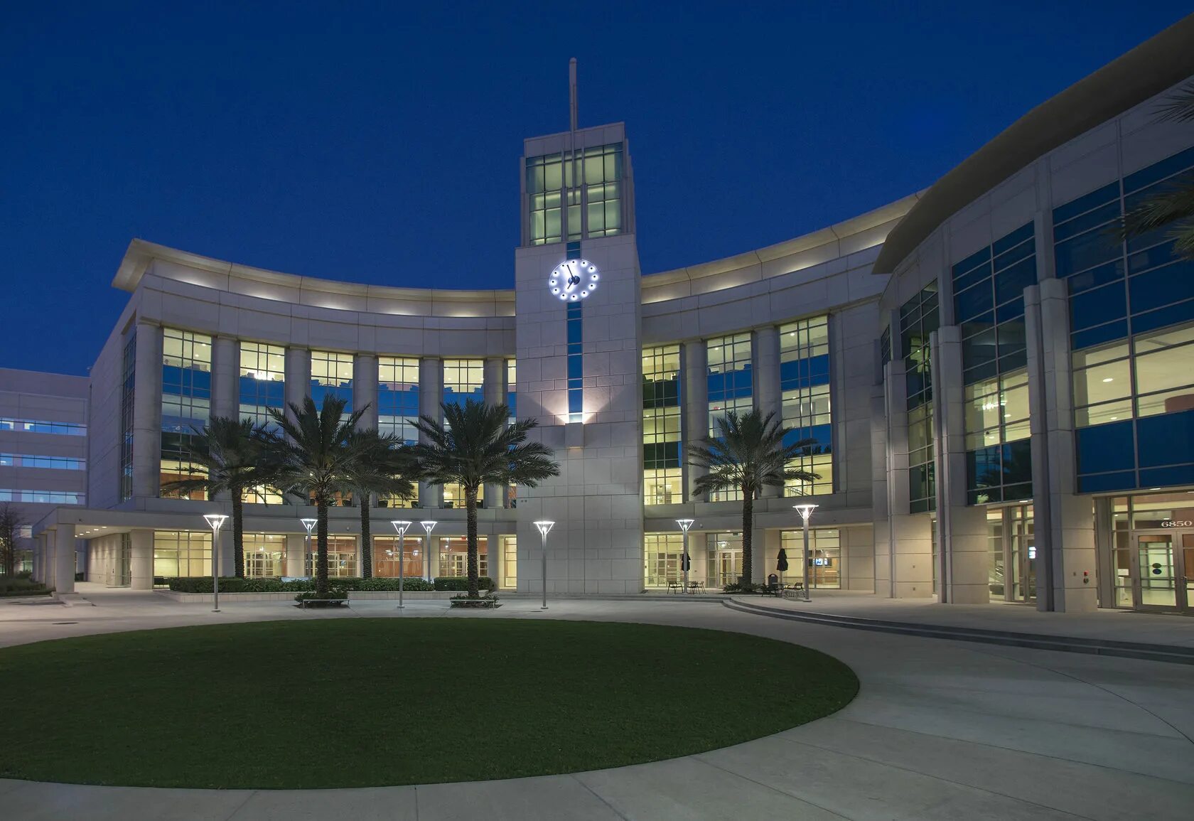 University of Central Florida (университет University of Central Florida). Колледжи университет центральной Флориды.