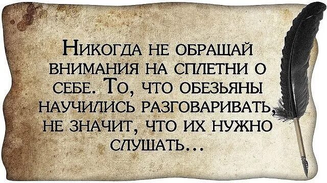 Привлекательная милашка выставляет напоказ вкусную писульку