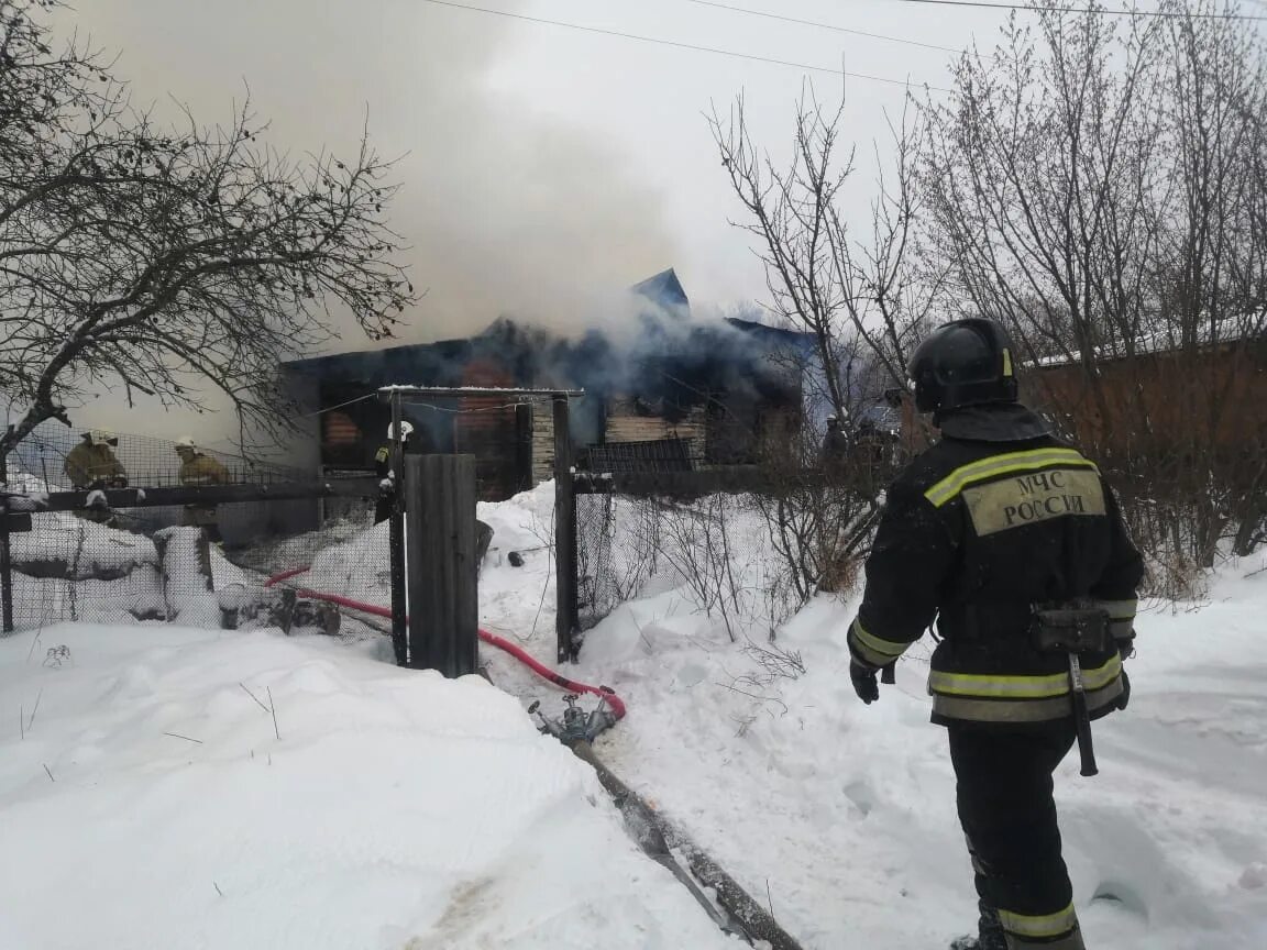 Сгорел дом в раменском. МЧС Павловский Посад. Пожар в Солнечногорске. Пожар в Солнечногорском районе. Пожар в Шатуре.