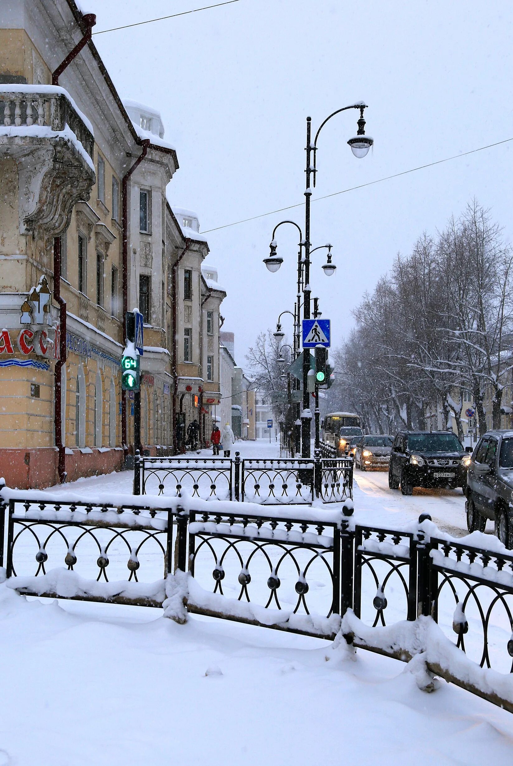 Улица зимняя Сыктывкар. Сыктывкар зима. Улица Коммунистическая Сыктывкар. Зима в Коми город. Сыктывкар инта