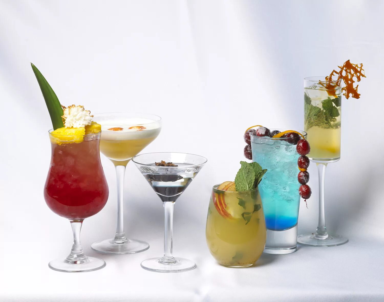 Алкогольный безалкогольный. Барные напитки алкогольные. Яркие коктейли. Красивые коктейли. Алкогольный безалкогольный.