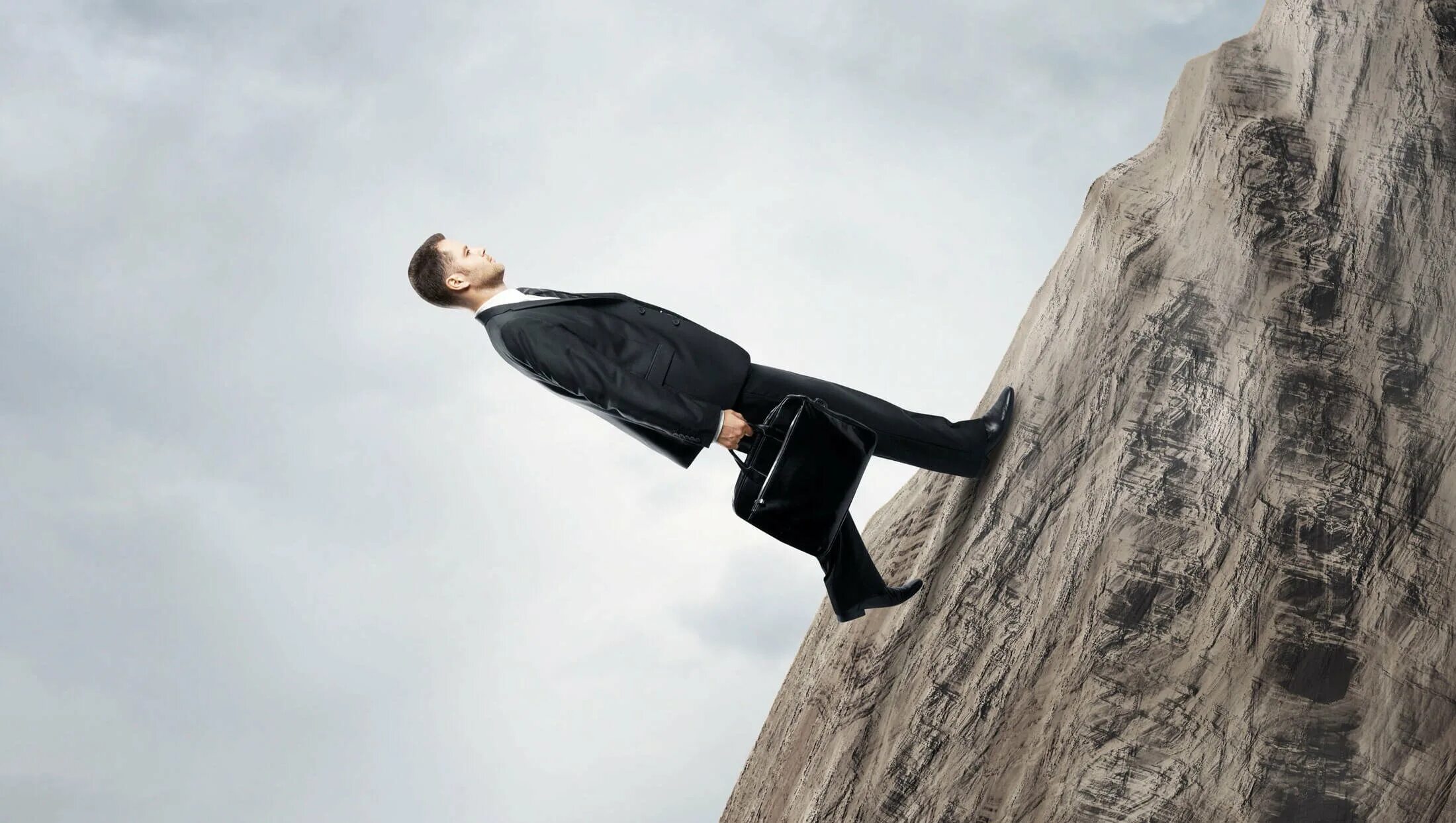 Стоя на голове. Бодрый человек. Вниз головой. Ходить наверх. Ходить наверх.