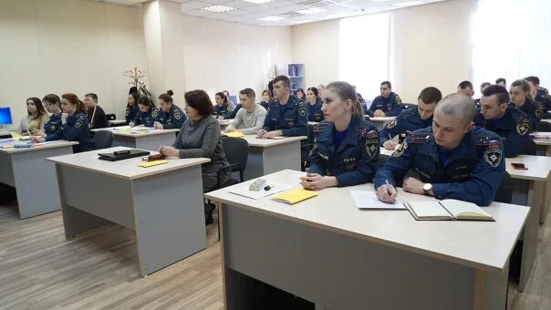 Мчс санкт петербург факультеты. Академия мчс петербург. Курсанты институт гпс питер. Спб угпс мчс. Университет мчс им зиничева.